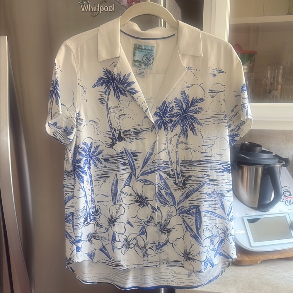 NWOT Tommy Bahama limited edition Blue and White Casual Button Down Shirt
